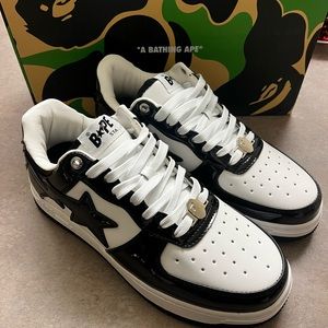 A BATHING APE BAOE STA LOW BLACK AND WHITE MENS 8